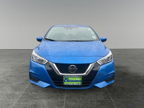 Used 2022 Nissan Versa SV image 2