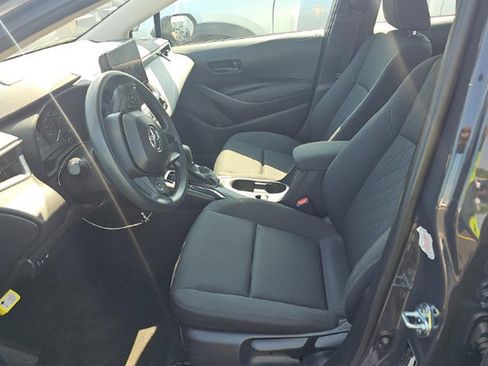 Used 2025 Toyota Corolla LE FWD image 4