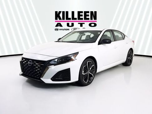 Used 2025 Nissan Altima 2.5 SR FWD image 3