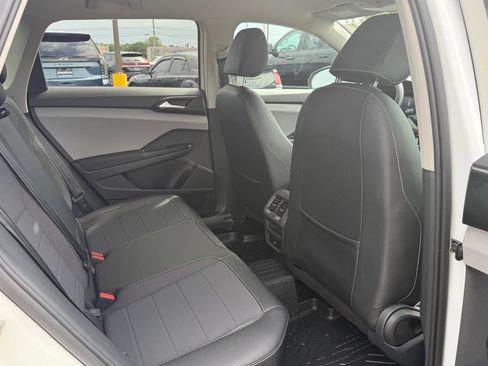 Used 2022 Volkswagen Taos SE AWD/4WD image 16