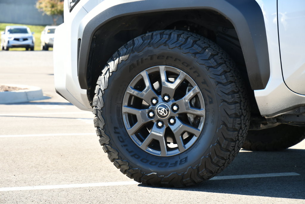 Used 2025 Toyota 4Runner SR5 AWD/4WD image 16