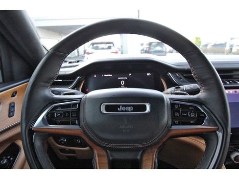 Used 2022 Jeep Grand Cherokee Summit AWD/4WD image 14