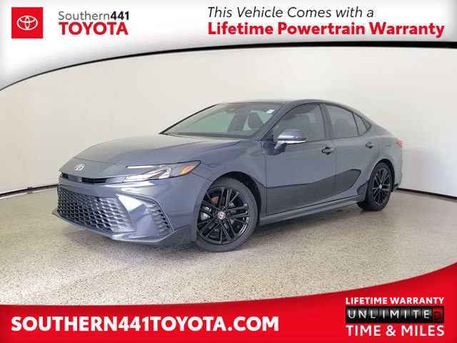 Used 2025 Toyota Camry SE w/ Convenience Package FWD image 1