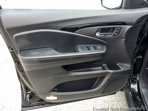 Used 2020 Honda Pilot Touring image 25