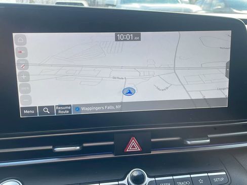 Used 2023 Hyundai Elantra Limited w/ Preferred Accessory Package image 13