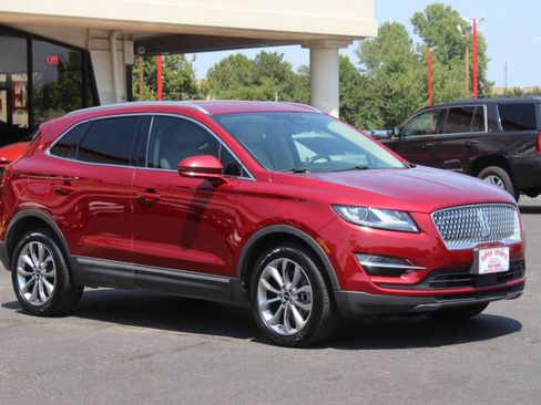 Used 2019 Lincoln MKC Select w/ Select Plus Package FWD image 1