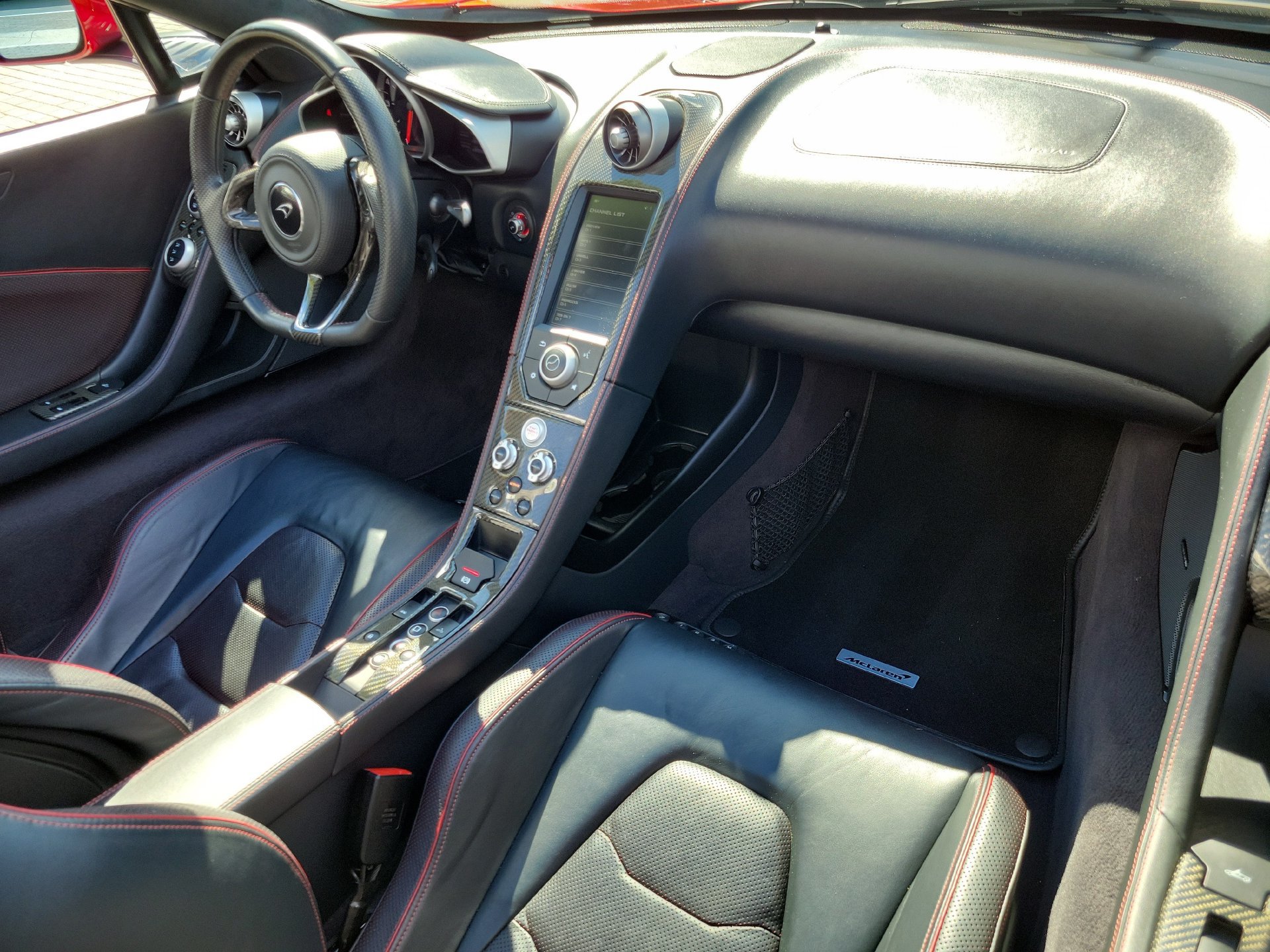 Used 2015 McLaren 650S Spider RWD image 3