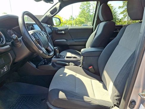 Used 2020 Toyota Tacoma TRD Sport w/ Technology Package AWD/4WD image 17