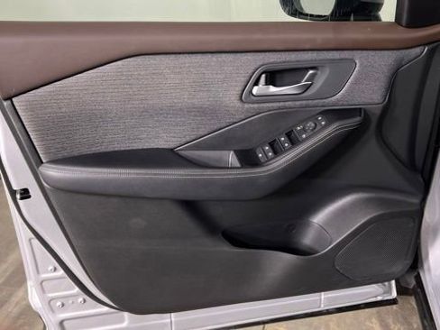 Used 2023 Nissan Rogue SV image 23