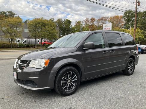 Used 2015 Dodge Grand Caravan SXT image 1