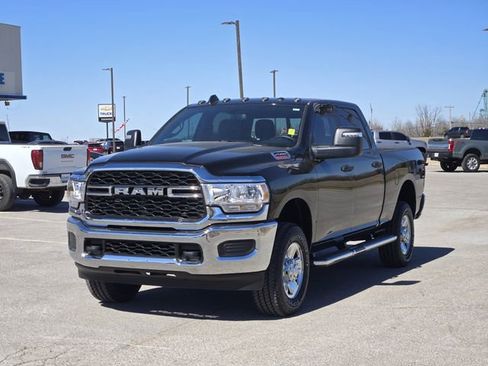 Used 2024 RAM 2500 Tradesman w/ Chrome Appearance Group image 3