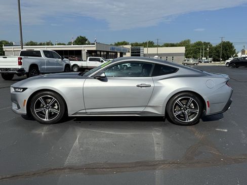 Used 2024 Ford Mustang Premium image 19