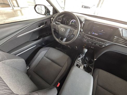 Used 2025 Toyota Camry LE image 33