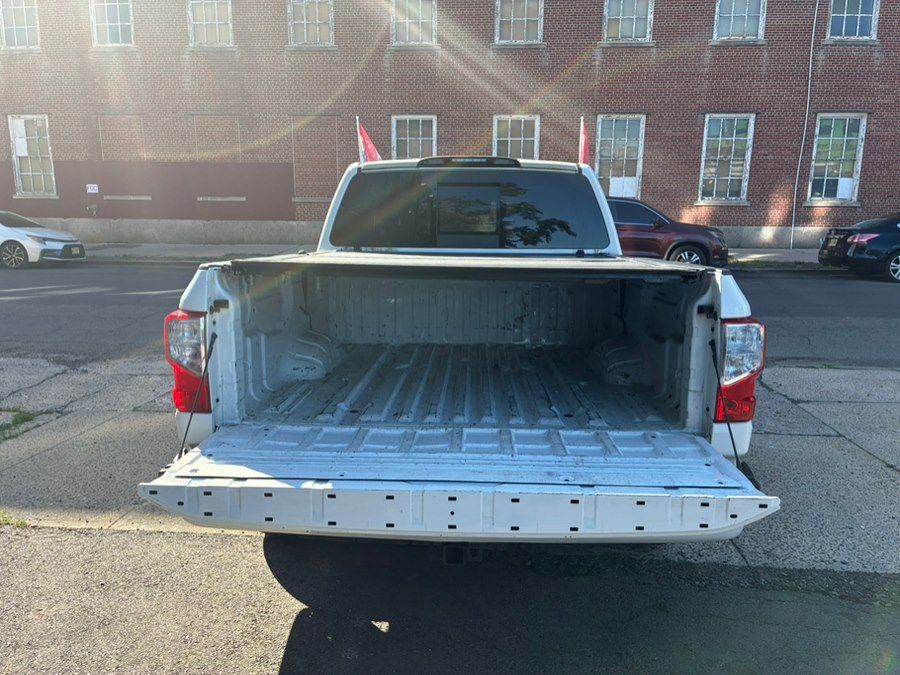 Used 2020 Nissan Titan SV w/ SV Convenience Package AWD/4WD image 7
