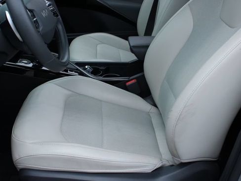 Used 2024 Kia Niro EX FWD image 11