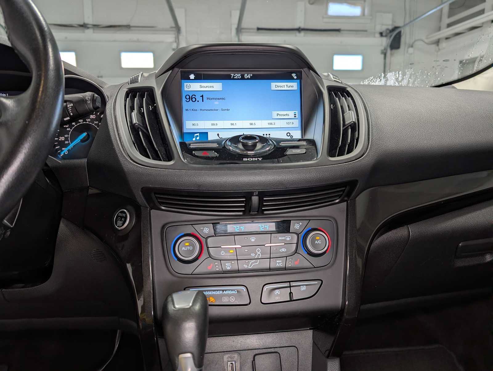 Used 2017 Ford Escape Titanium AWD/4WD image 33