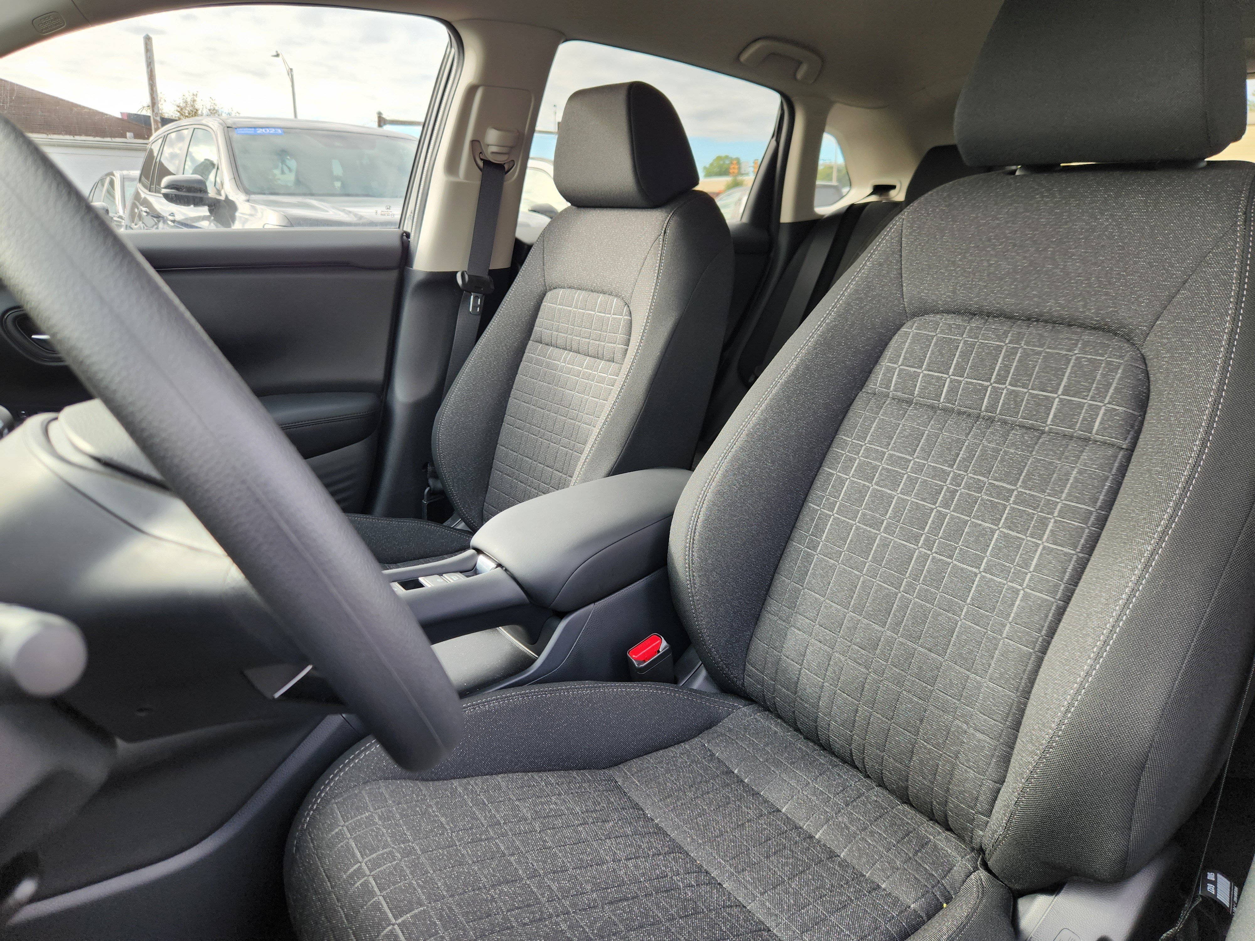 Used 2027 Honda HR-V LX image 7