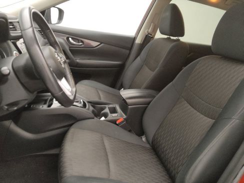 Used 2019 Nissan Rogue SV w/ Sun & Sound Touring Package AWD/4WD image 17