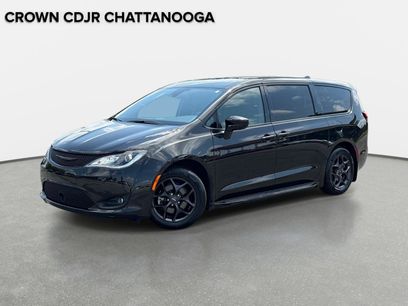 Used 2020 Chrysler Pacifica Touring w/ Advanced Safetytec Group