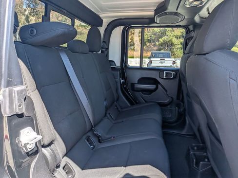 Certified 2023 Jeep Gladiator Sport AWD/4WD image 24
