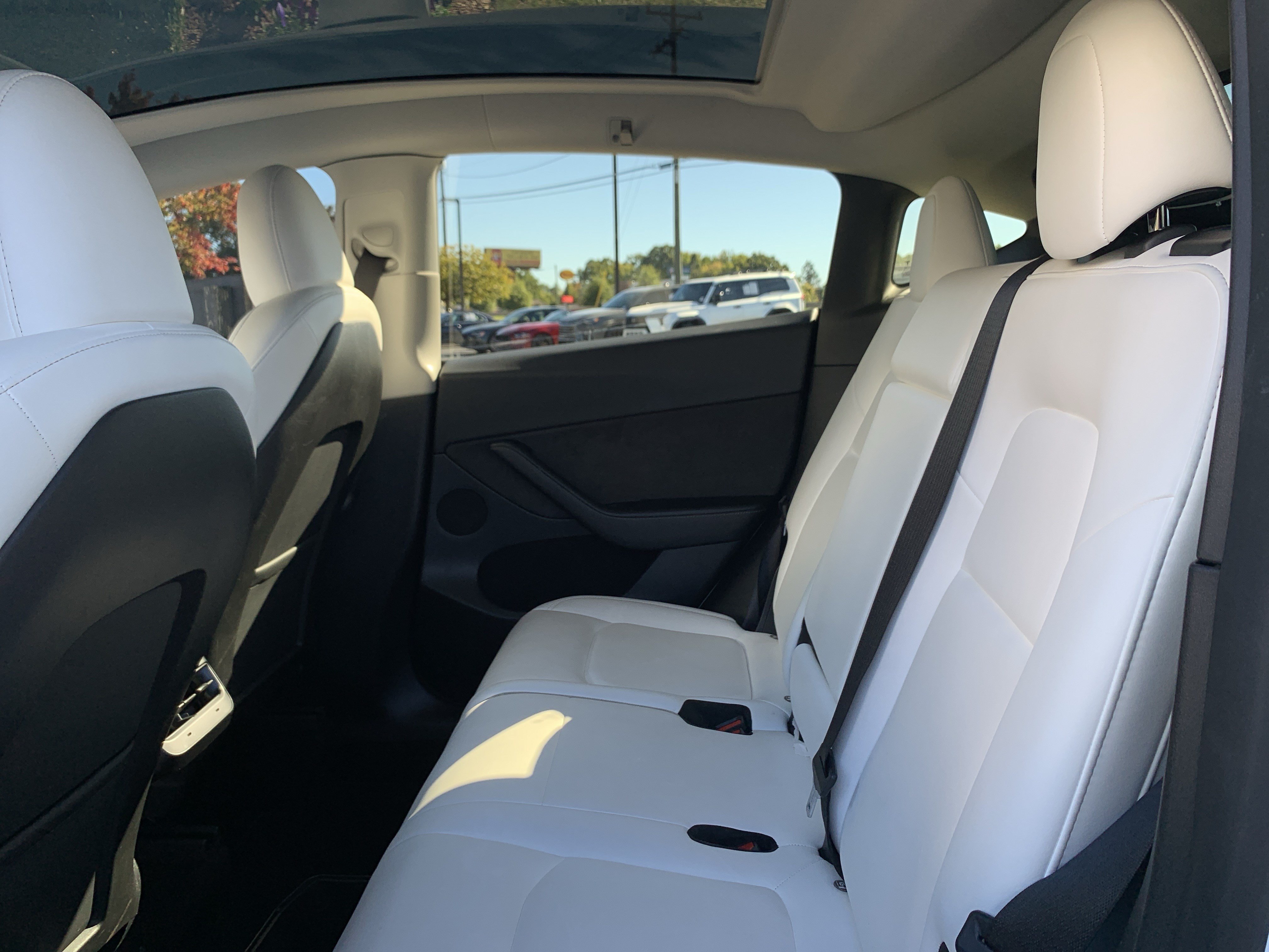 Used 2024 Tesla Model Y Long Range AWD/4WD image 32
