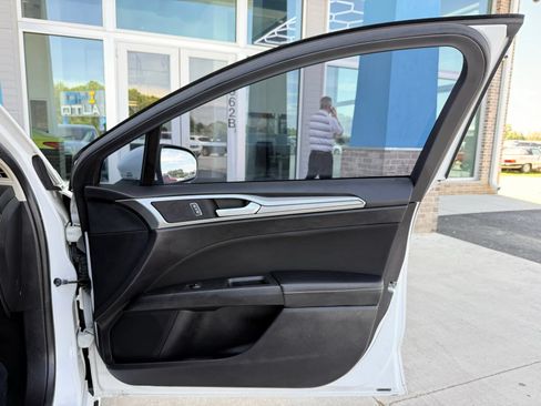 Used 2019 Ford Fusion SE FWD image 20