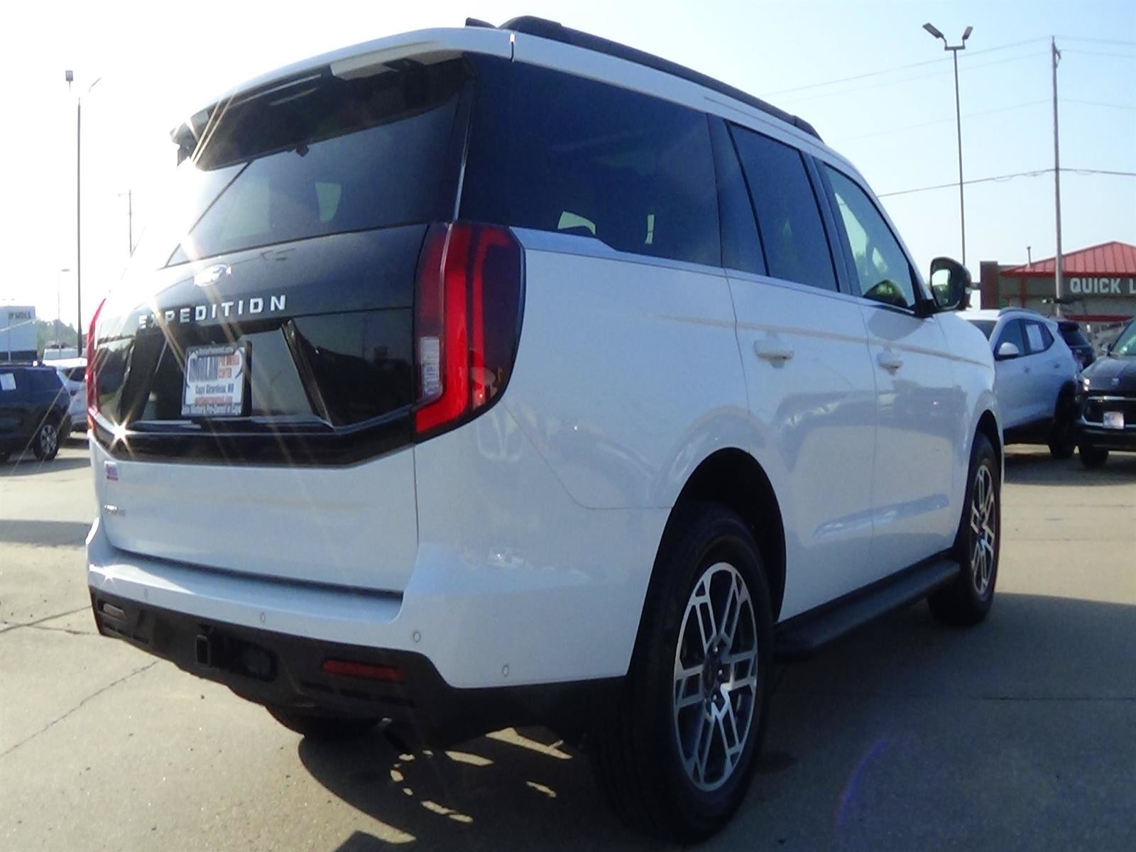 Used 2025 Ford Expedition Active AWD/4WD image 7