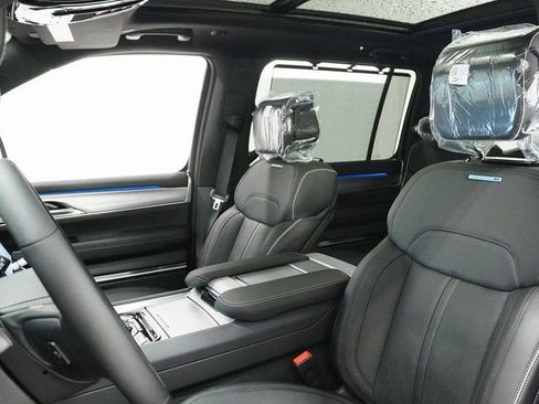 Used 2023 Jeep Grand Wagoneer Series II image 10