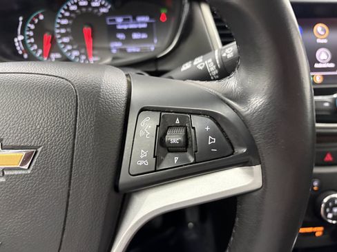 Used 2020 Chevrolet Trax LT w/ LT Convenience Package AWD/4WD image 30