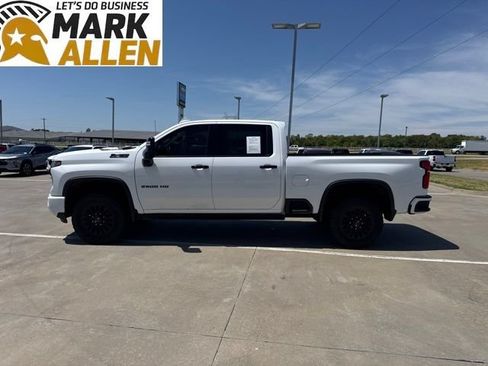 Used 2024 Chevrolet Silverado 2500 LTZ w/ LTZ Plus Package AWD/4WD image 3