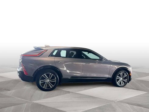 Used 2024 Cadillac Lyriq Luxury AWD/4WD image 9