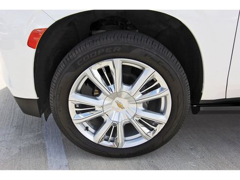 Used 2021 Chevrolet Suburban High Country w/ Premium Package AWD/4WD image 31