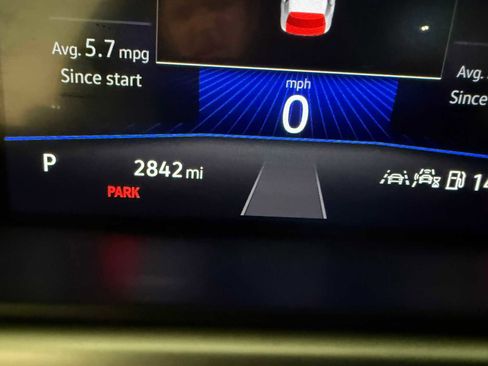 Used 2025 Volkswagen Taos SE image 37