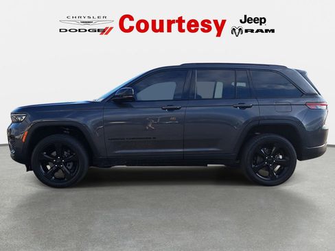 Certified 2024 Jeep Grand Cherokee Altitude AWD/4WD image 8