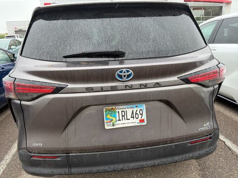 Certified 2021 Toyota Sienna LE AWD/4WD image 5