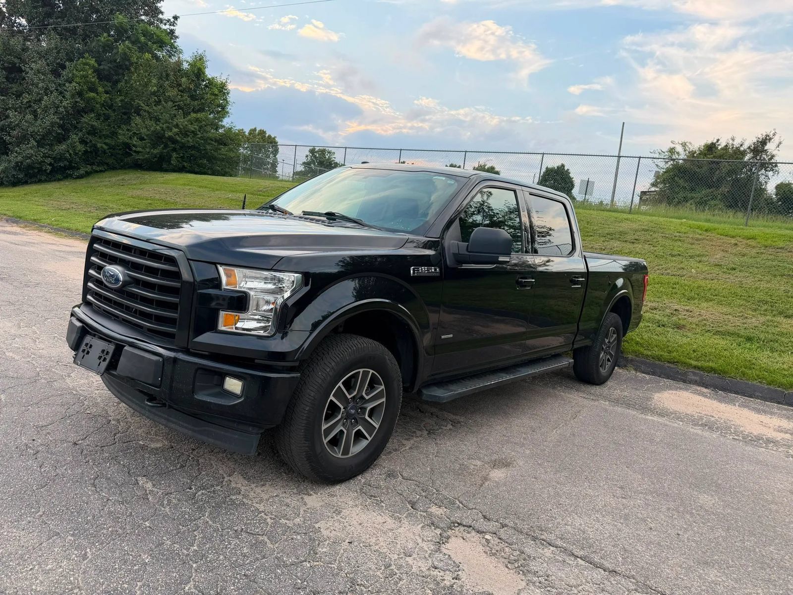 Used 2017 Ford F150 XLT w/ Equipment Group 302A Luxury AWD/4WD image 2