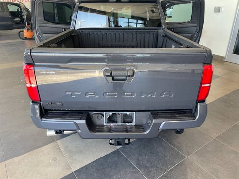 Certified 2025 Toyota Tacoma SR5 AWD/4WD image 24