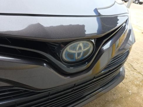 Used 2020 Toyota Camry LE FWD image 9