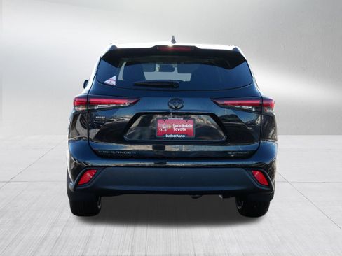 Certified 2026 Toyota Highlander XLE image 6