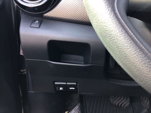 Used 2018 Nissan Kicks SV image 23