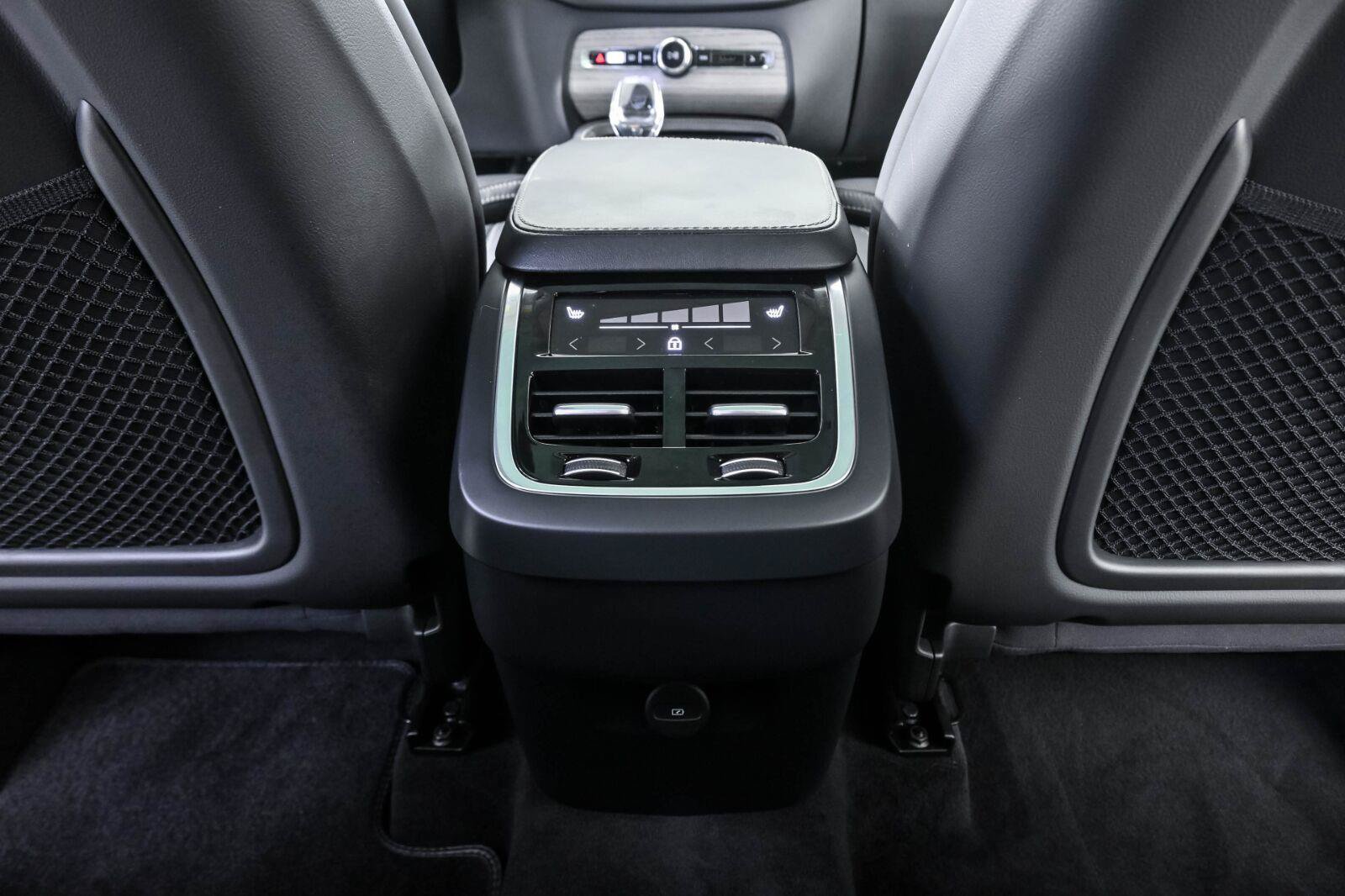 Certified 2024 Volvo XC90 B6 Ultimate w/ Protection Package AWD/4WD image 21
