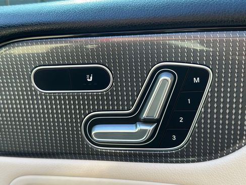 Used 2023 Mercedes-Benz GLB 250 4MATIC w/ Premium Package image 43