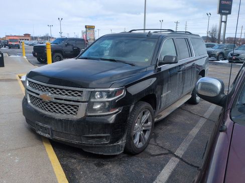 Used 2016 Chevrolet Suburban LT image 1