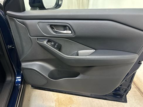 Certified 2025 Nissan Rogue SV image 27