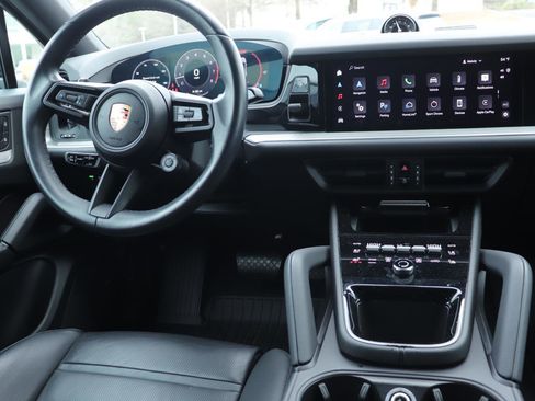 Used 2024 Porsche Cayenne Coupe image 19