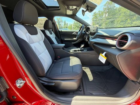 New 2026 Chevrolet Trax RS w/ Sunroof Package FWD image 25