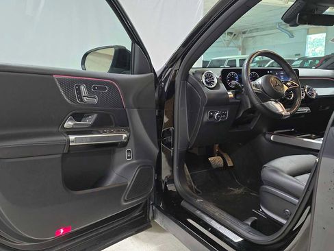 Used 2024 Mercedes-Benz GLB 250 4MATIC image 19