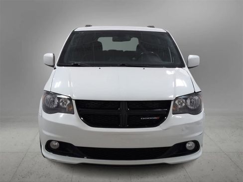 Certified 2018 Dodge Grand Caravan SXT w/ Driver Convenience Group image 3