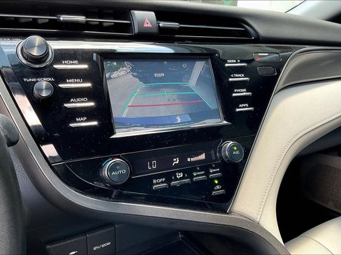 Used 2019 Toyota Camry SE FWD image 14