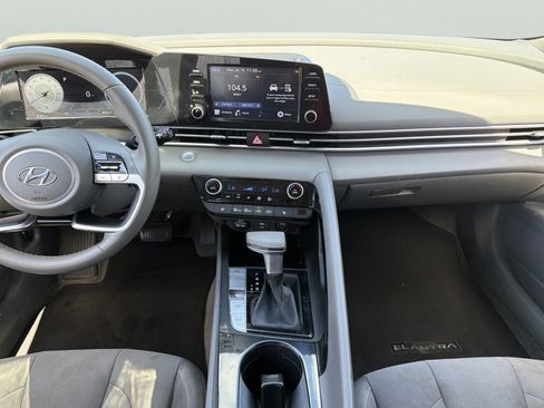 Used 2021 Hyundai Elantra SEL w/ Convenience Package FWD image 10